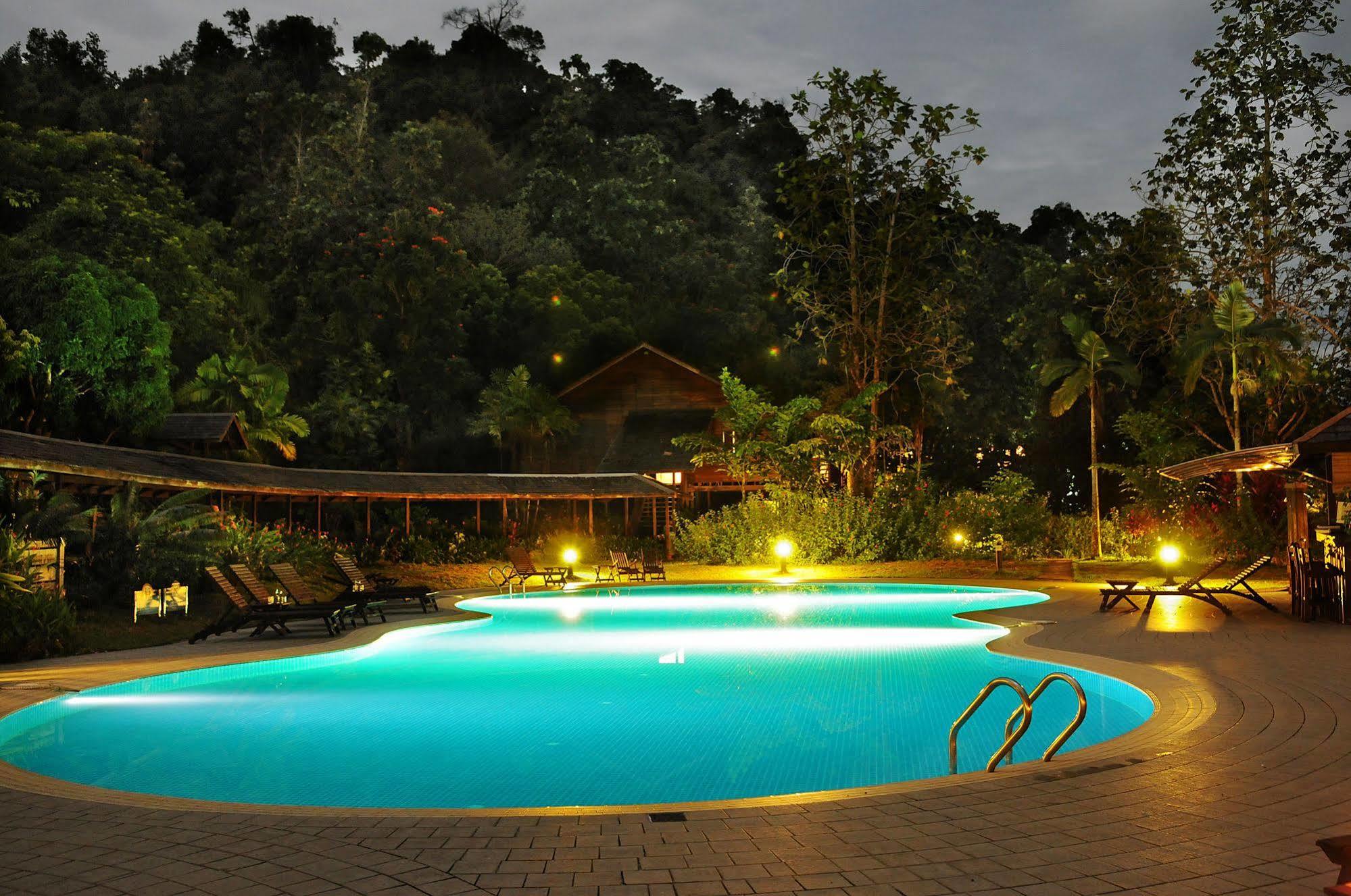 Aiman Batang Ai Resort & Retreat Lubok Antu Екстериор снимка